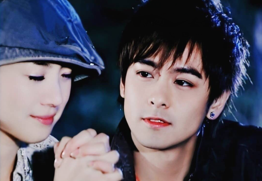 另外,剧中的角色名也透露着浓浓的乡村气息,男主角仲天琪改成了陆一泽