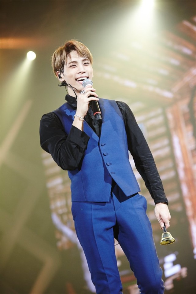 Shinee用帅照纪念钟铉 原来他和金泰妍 Yeri是亲密的朋友 Yeri 钟炫 蓝色之夜 钟铉 Shinee 金泰妍