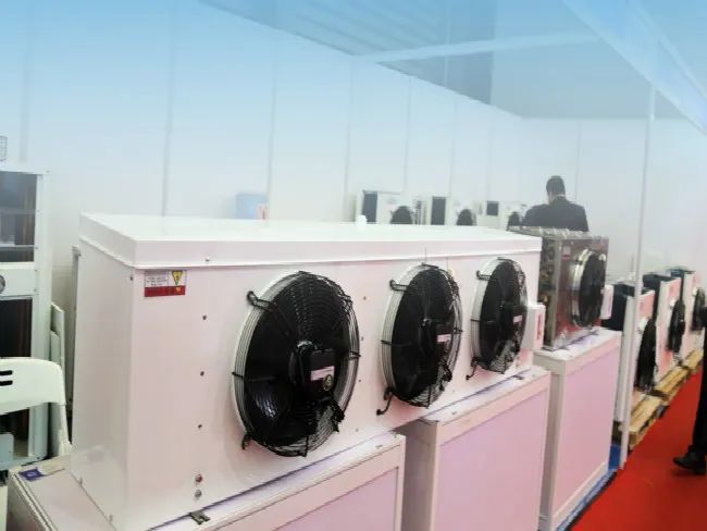 伊士班尼亚销售总监朱天安指出:"现在没有几家冷风机的企业不销售高效