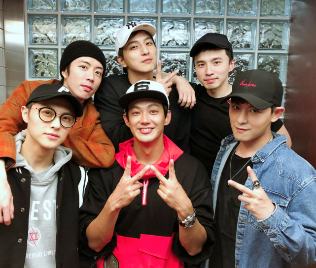 敖犬自曝曾和黑涩会美眉成员谈恋爱被老板放话封杀她是谁呢