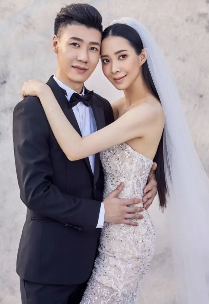 欧弟前任香蜜拉晒婚纱照,患癌后自然受孕生女,富商丈夫不离不弃_腾讯