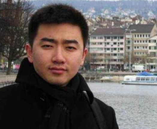 4天前,前央视主持芮成钢出狱,喜获新身份,近照曝光判若两人_腾讯新闻