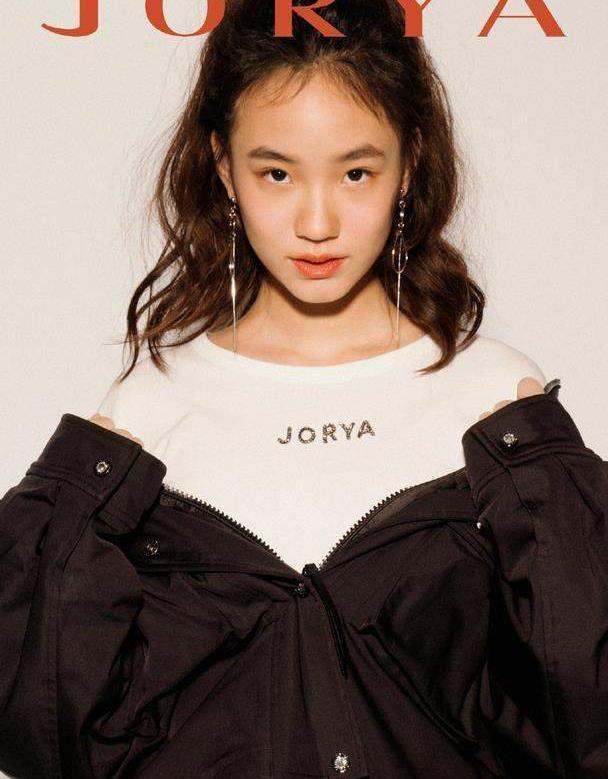 小s二女儿颜值开挂啦!生日照世俗脸终于赢过姐姐高级脸,气质大增