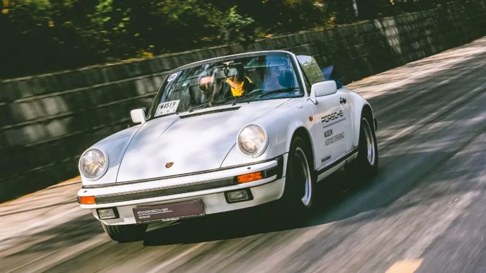 1984年的911 carrera cabriolet(g model)是这次保时捷经典之旅我最后
