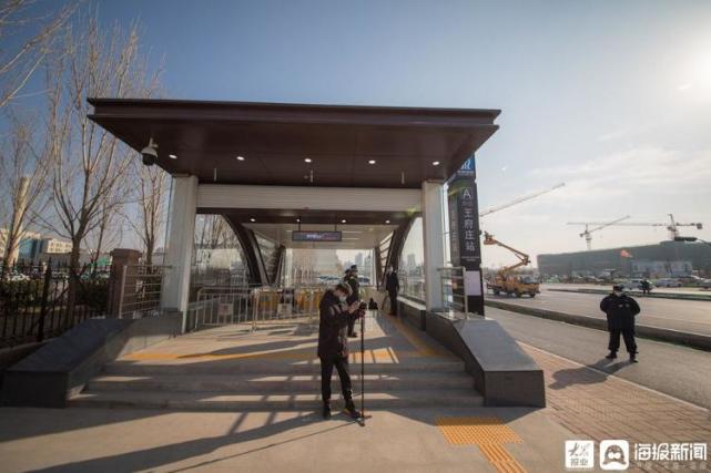 探访济南轨道交通2号线王府庄站现代压缩版的清明上河图壁画展现济南