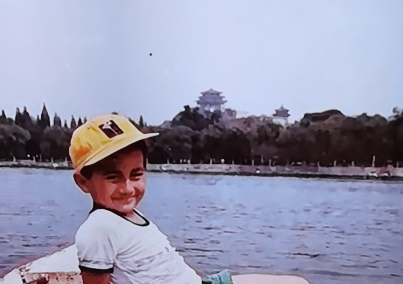 03原来是赵欣培不想因为演戏而耽误学习,他一心扑在学习上,见到计算机