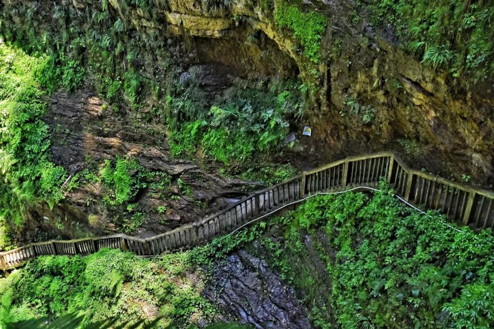 猴耳天坑遺失在荒野裡的夢