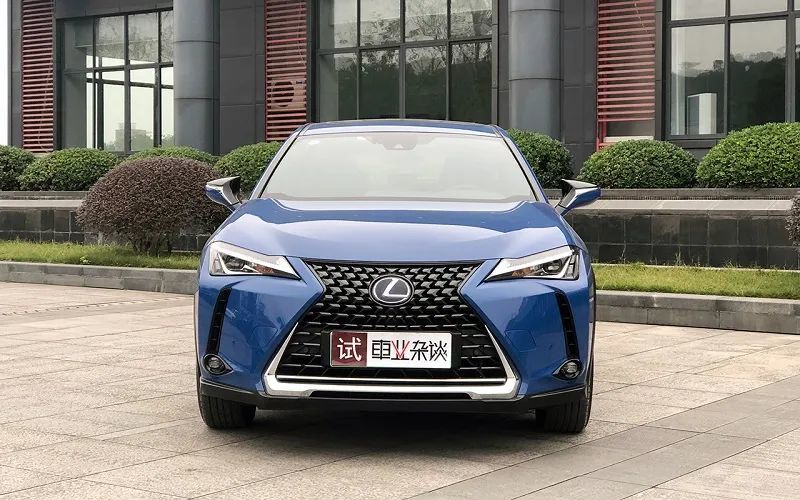 驾值丨王俊凯代言的雷克萨斯ux300e值得追吗?