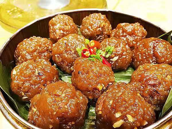 查看更多图片 >烩丸子原料牛肉馅400克,胡萝卜块50克,净香菜叶15克