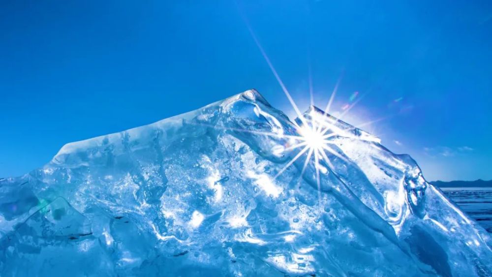 山南的蓝冰凝结了整个西藏的冬