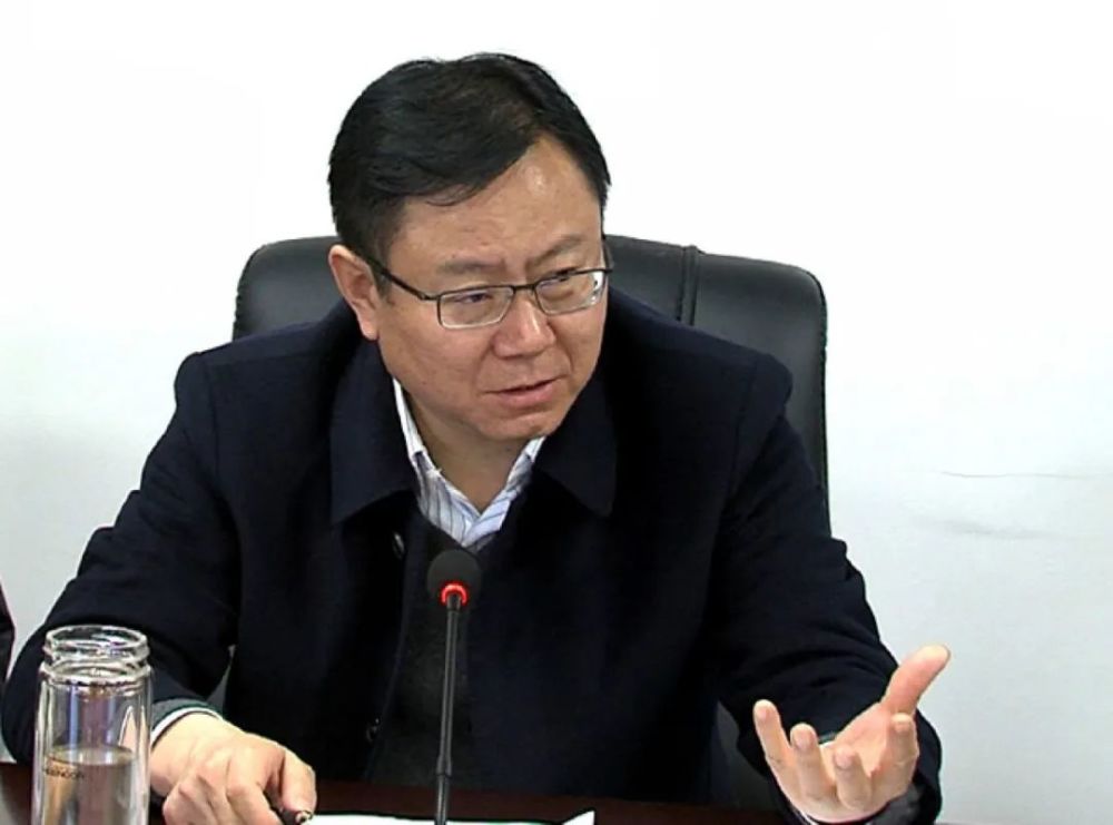 夏维勇主持召开国土综合整治项目推进会