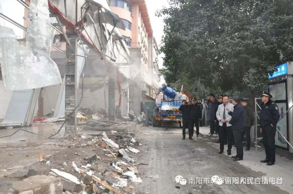 南阳新华路卧佛寺社区一超期临建被拆除