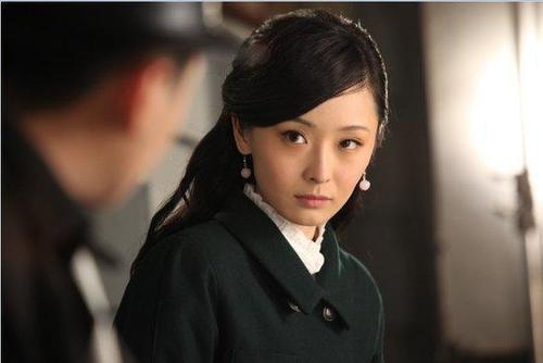 张艺谋赞她为"黄金第一美",走红后抛弃罗晋,32岁低调嫁豪门