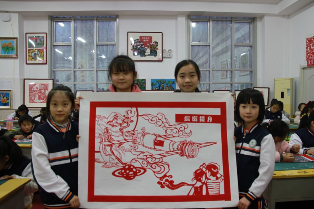 阳信小学生:巧手剪纸"嫦娥揽月"祝贺"嫦娥五号""回家"_腾讯新闻