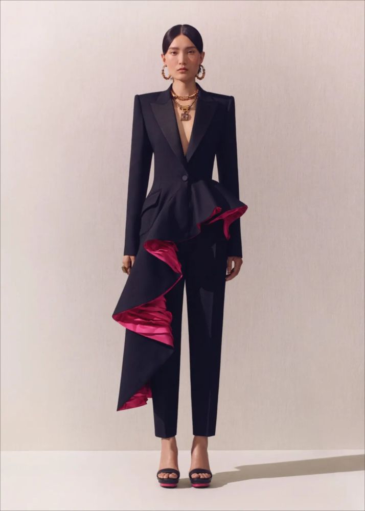 按住画面移动小窗alexander mcqueen2020早春系列lookbookalexander