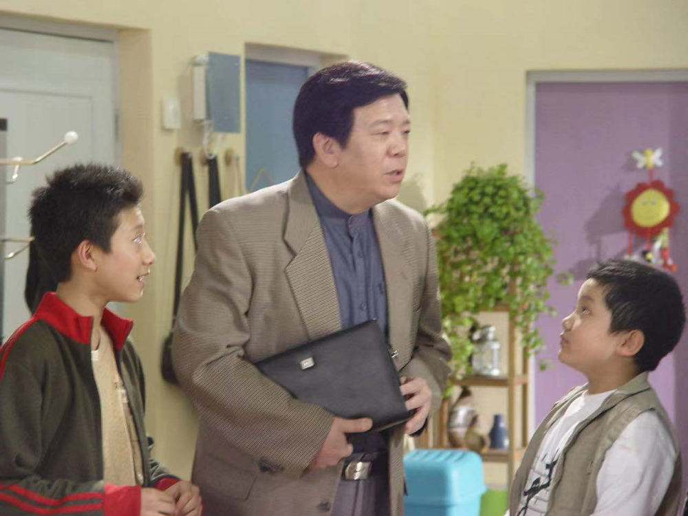 一改大众对其在《家有儿女》中憨厚刻板印象的认知.