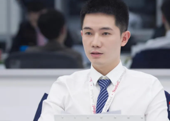 offer2:何旻哲表现太尬,自信过头不懂礼节,观众对王骁好感直线上升