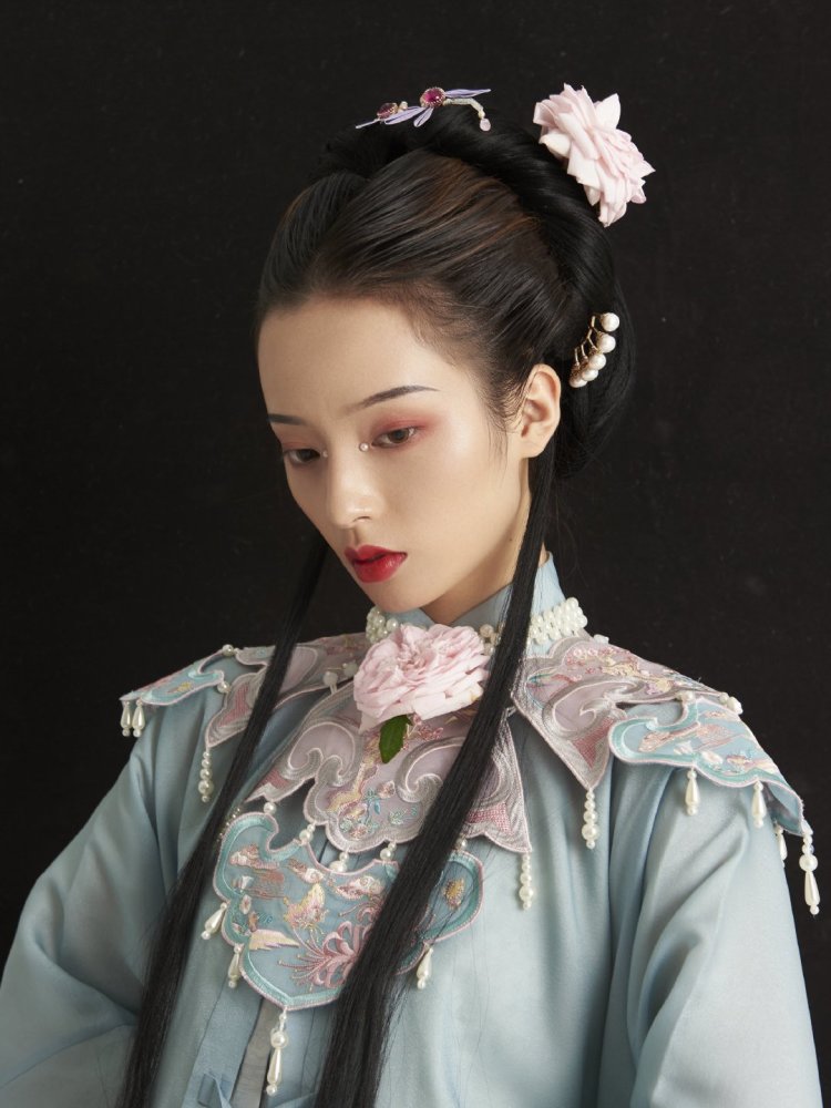 二,黄黑皮的女生如何挑选汉服的颜色?
