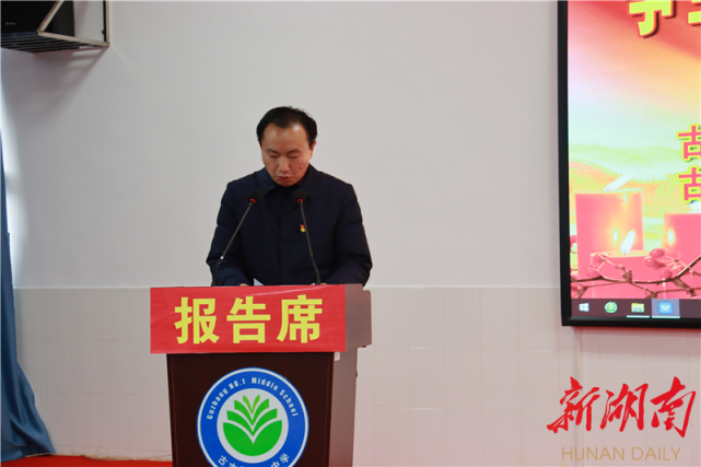 保靖县职专教师赵付雷,永顺县灵溪镇第五完小校长黄梅,古丈县第一中学