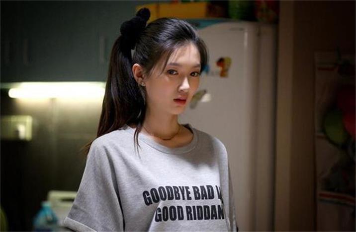 婚礼前一天,母亲被气住院晨夕家人知道岳涵这边,酒席都已经定好,宾客