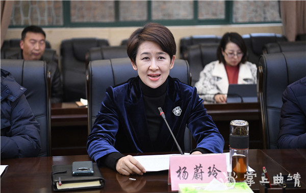 座谈会上,副市长杨蔚玲介绍了曲靖市经济社会发展情况.