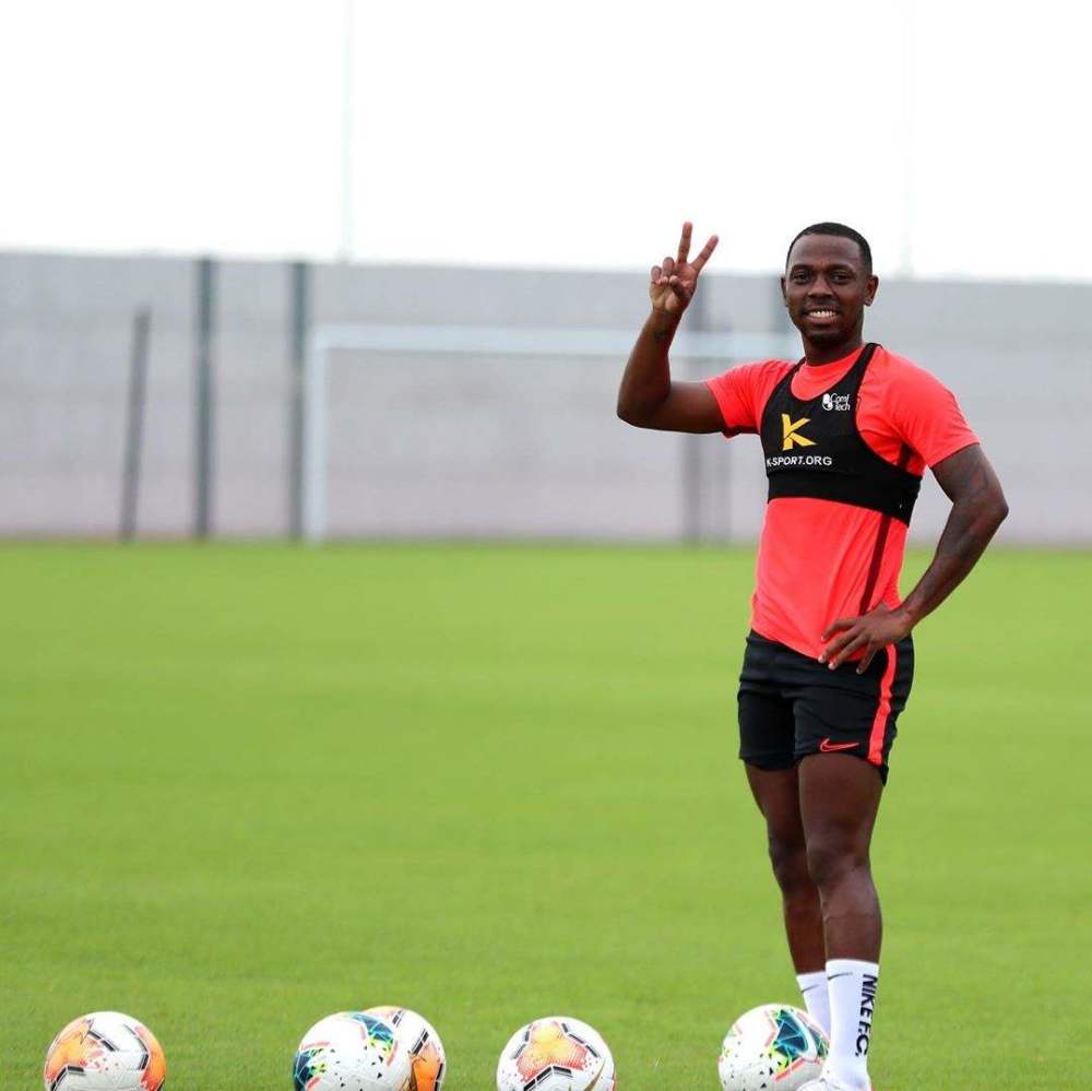 恒大足球队员年薪排行_恒大中超第一,上港紧追其后丨球队薪资排行出炉(2)