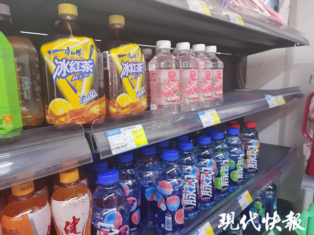 貨架上查獲10瓶過期飲料被罰55000元,超市經營者:沒法接受,太重了