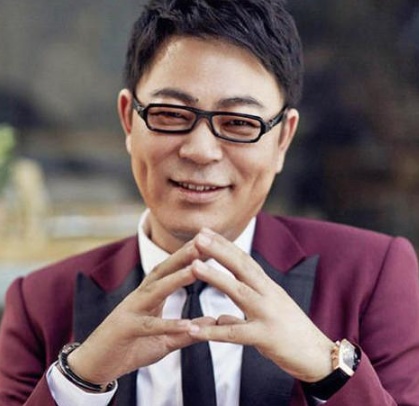 他为拍人民的名义抵押房子娶小11岁娇妻结婚15年依旧无子