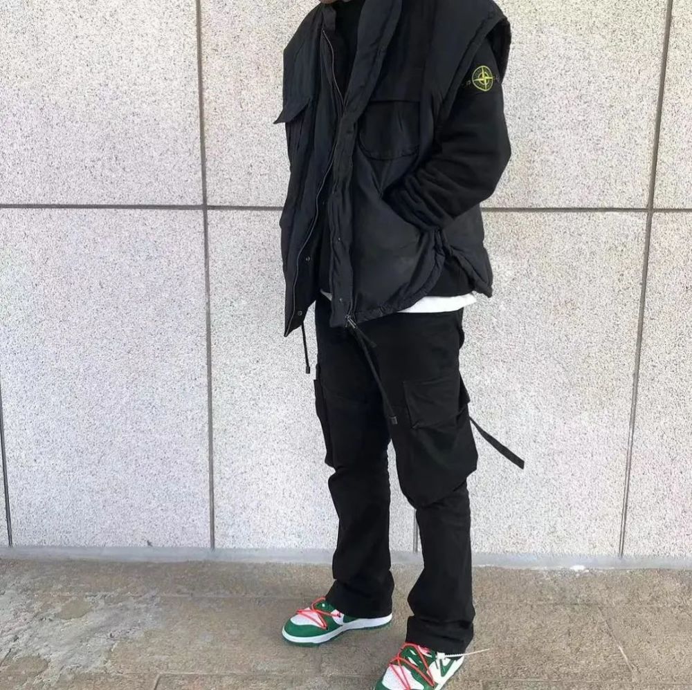 vampire@ketchup-d:" 最近一直穿 soulland x blazer sb,蛇纹质感很