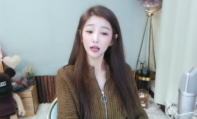 yy神豪团座就是暖暖囧囧丸专场微凉抢大哥刷1700万就吃个饭