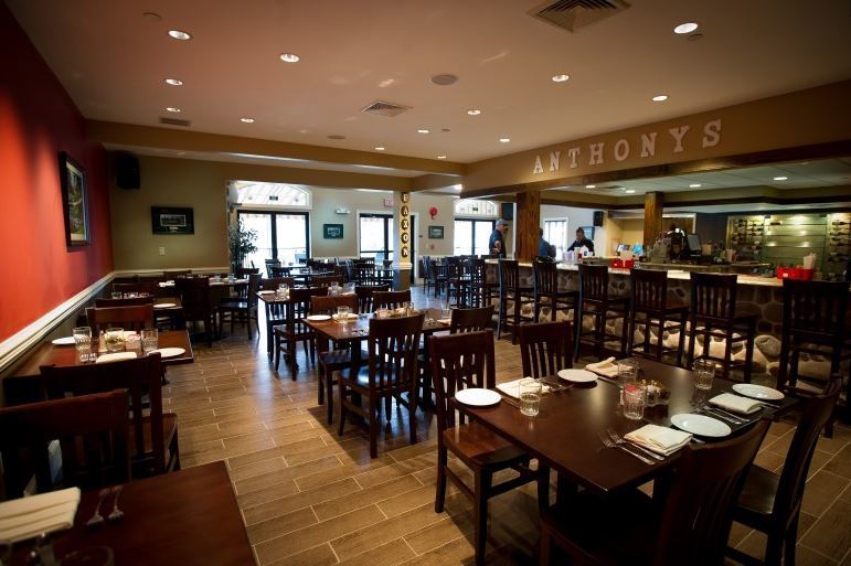 這家意大利餐館的英文名是 anthonys at paxon hollow