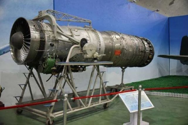 在上世纪六七十年代国家正经投入研制的三型歼击机中,使用涡喷-7甲的