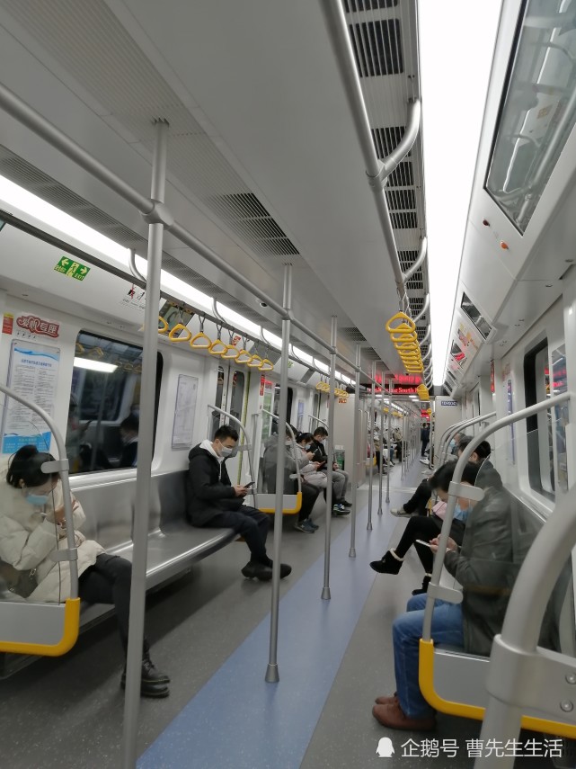 成都地铁17及9号线开通运营,减少了沿途上班族到高新区的通勤时间