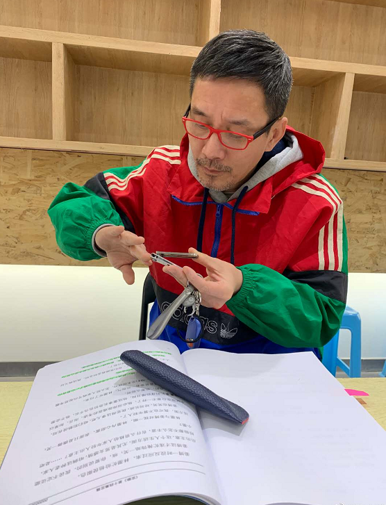 《迷雾追踪》演活吴念生,31岁演人生第一部戏,今