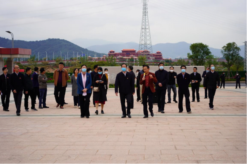 省领导调研漳州一中!_腾讯新闻