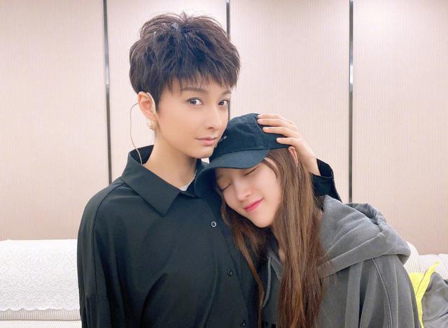 杜海涛带女友探班吴昕沈梦辰手放的位置成焦点关系好坏很明显