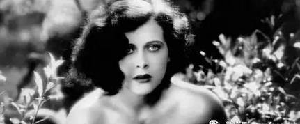 1932年,18岁的拉玛出演了电影《神魂颠倒》(ecstacy),成为人类史上