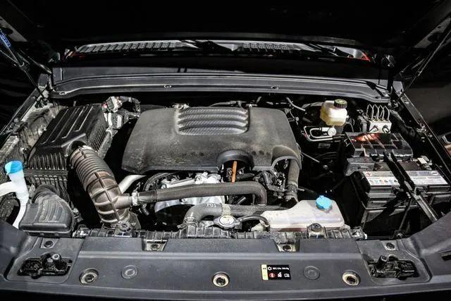 0t涡轮增压发动机,传动系统匹配采埃孚8速自动变速箱,最大马力227匹