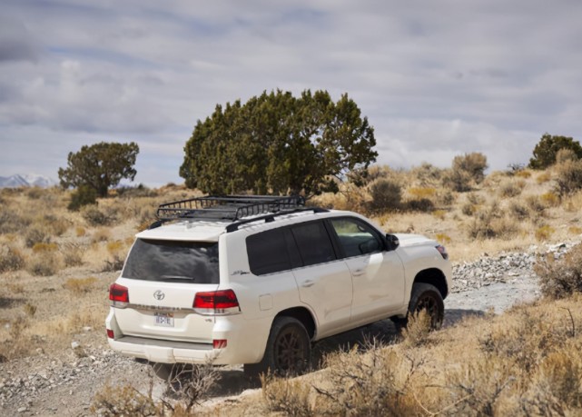 丰田红杉和陆地巡洋舰哪个好「丰田红杉和陆地巡洋舰哪个好些」