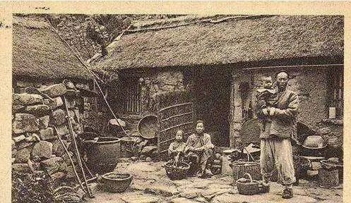 于是在我国南方出现了一些特殊的移民群体,这些背井离乡的贫苦农民