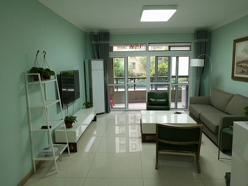 青色的墙面漆,让家里显得很活泼