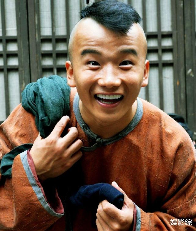 而谭道厚在结局中出现也很意外,毕竟中间他被抓,也