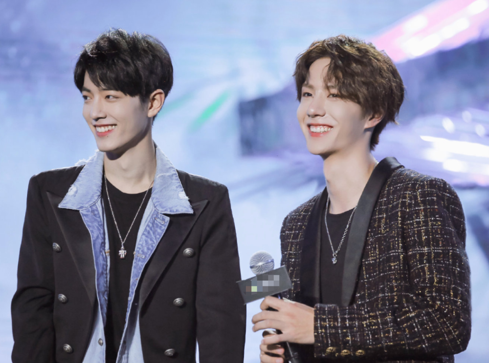 微博排名2020第一名_微博之夜排名:郑爽迪丽热巴差距大,第一名已“断层