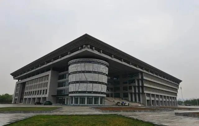 河南各大学排名排名_2016河南省大学排行榜,解放军信息工程大学第一(2)