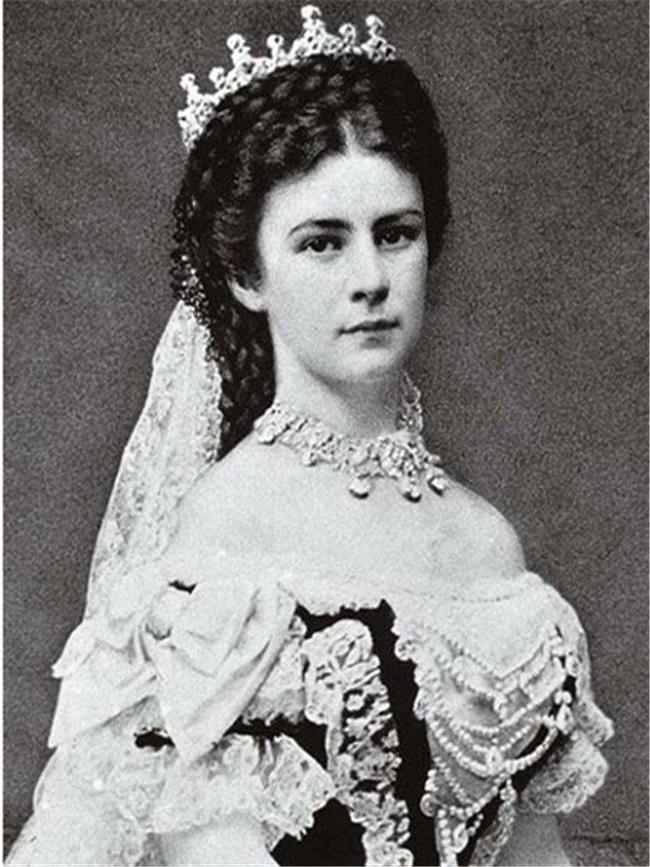 茜茜公主珍贵老照片,凭借美貌和魅力征服整个欧洲,看完惊艳