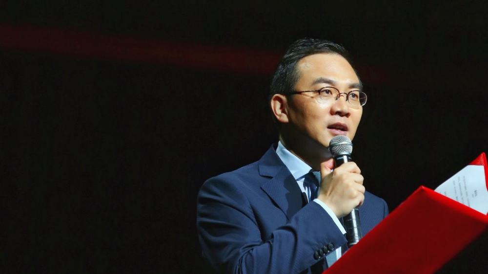 的确,他还是那个当年的"央视名嘴"郭永淳.