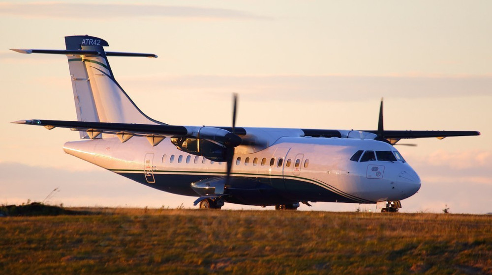 螺旋桨挂在机翼上,atr-42私人飞机,法国和意大利联合开发