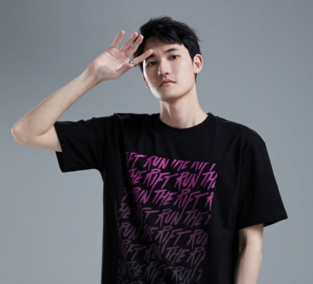 LPL赛区Solo王诞生！余小C击败卡萨夺冠，赛后专访再现“圣经”