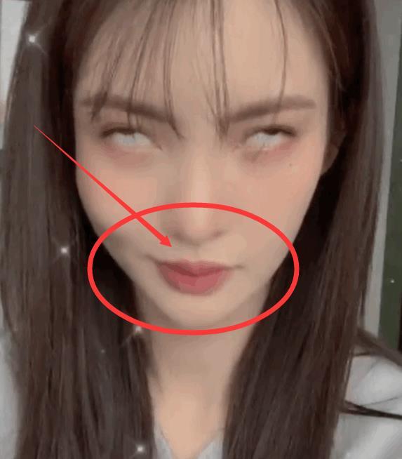 金晨回应"嘴歪",特意晒童年照,看清五官,才知她为啥不怕热议_腾讯新闻