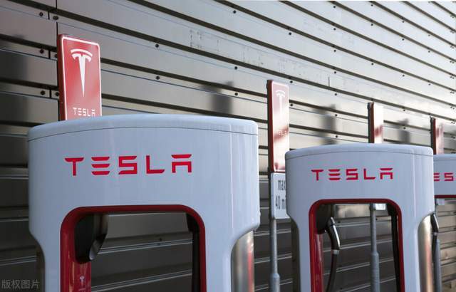 1年涨幅700%!特斯拉距离万亿市值仅一步之遥